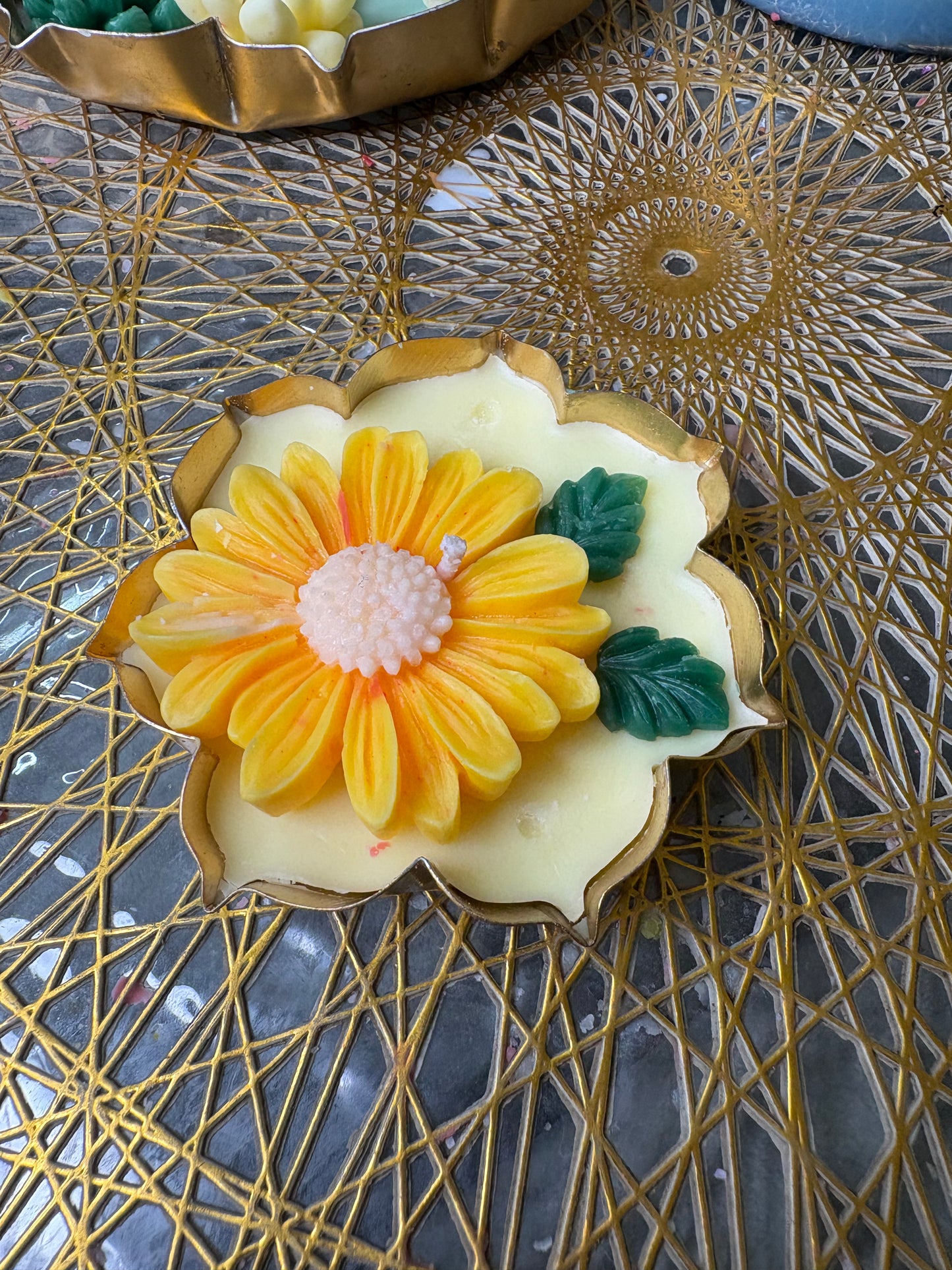 Golden Bloom Candle 🌼