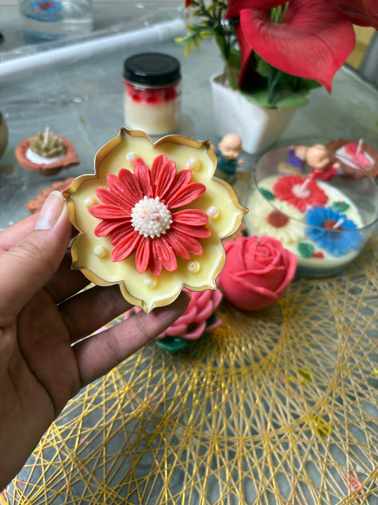 Daisy Urli Candle 🌼