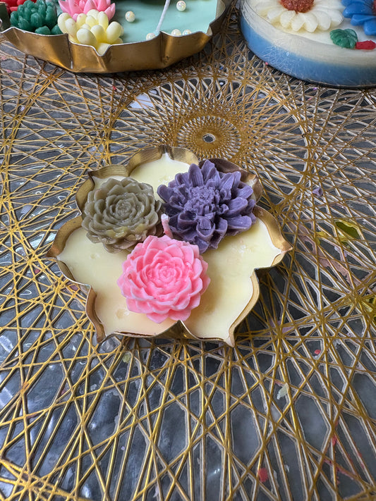 Trio-blossom Urli Candle